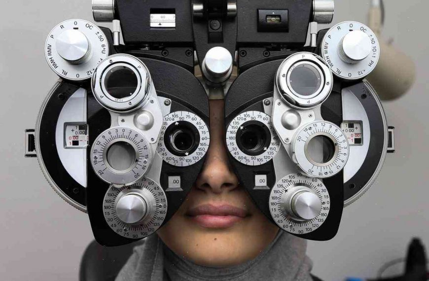 Ontario’s optometrists have held patients hostage for too long. It’s time to work out a deal