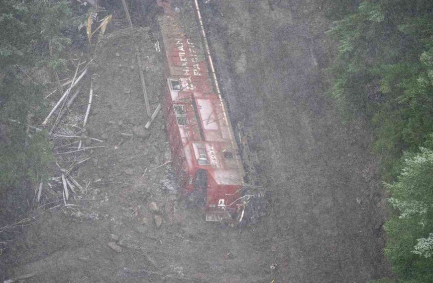 Quesnel mudslide: CP Rail to restore freight service